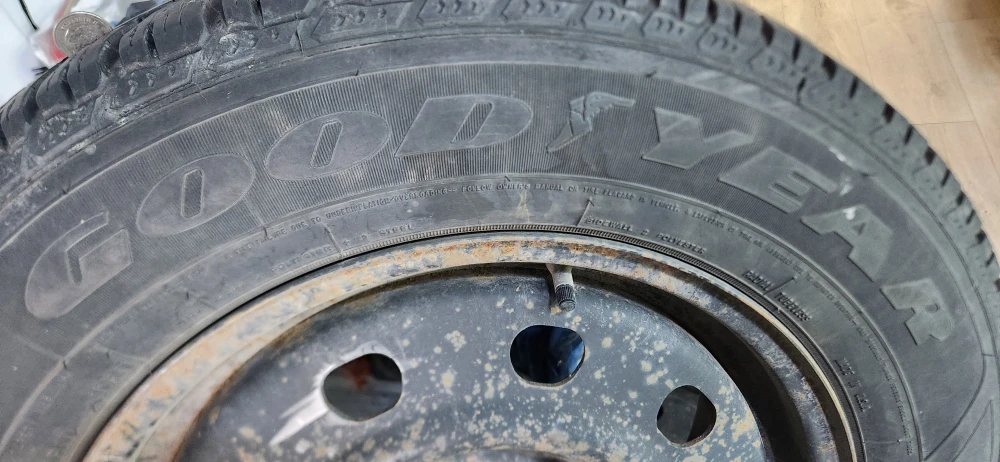 Goodyear Winter Tires on Rims 225 65 R17 - photo 5