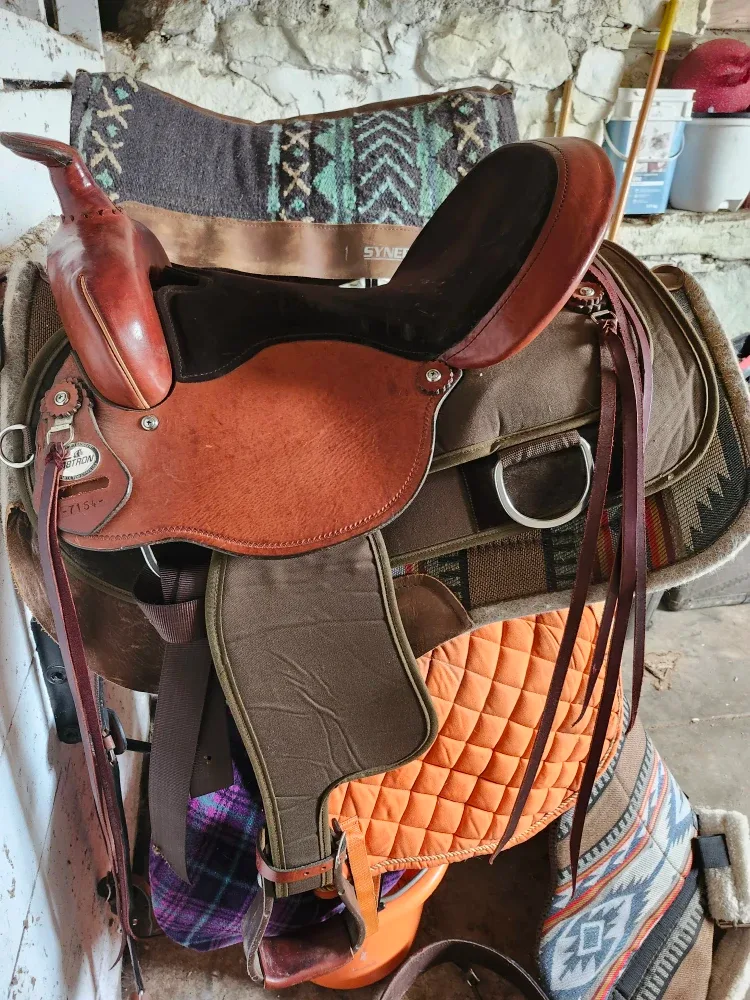 Fabtron Saddle - 15 inch seat image indicator(3)