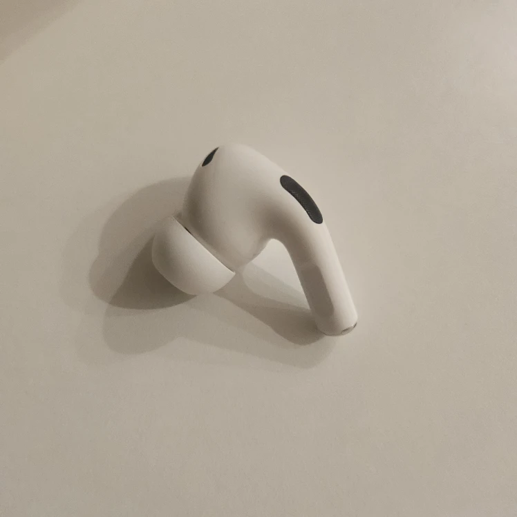 Apple AirPods Pro (2nd generation) - photo 3