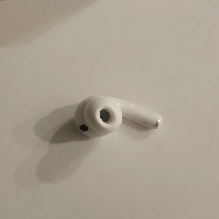 Apple AirPods Pro (2nd generation) - photo 4