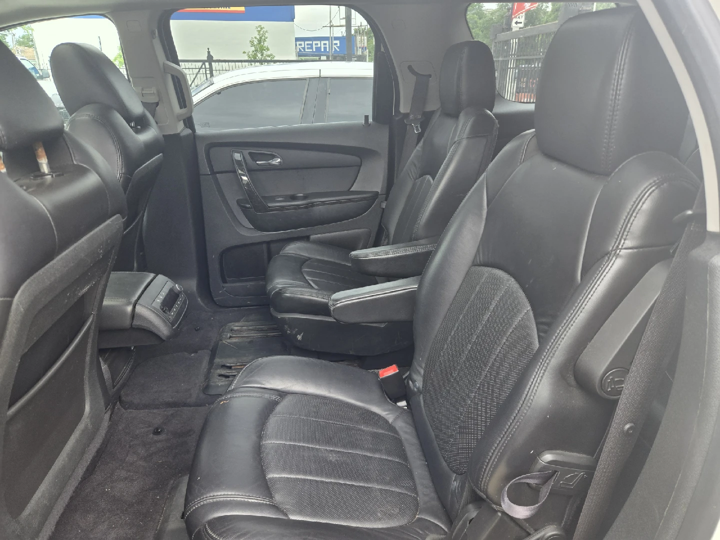 **2012 GMC ACADIA** RELIABLE 3RD ROW SUV - photo 5