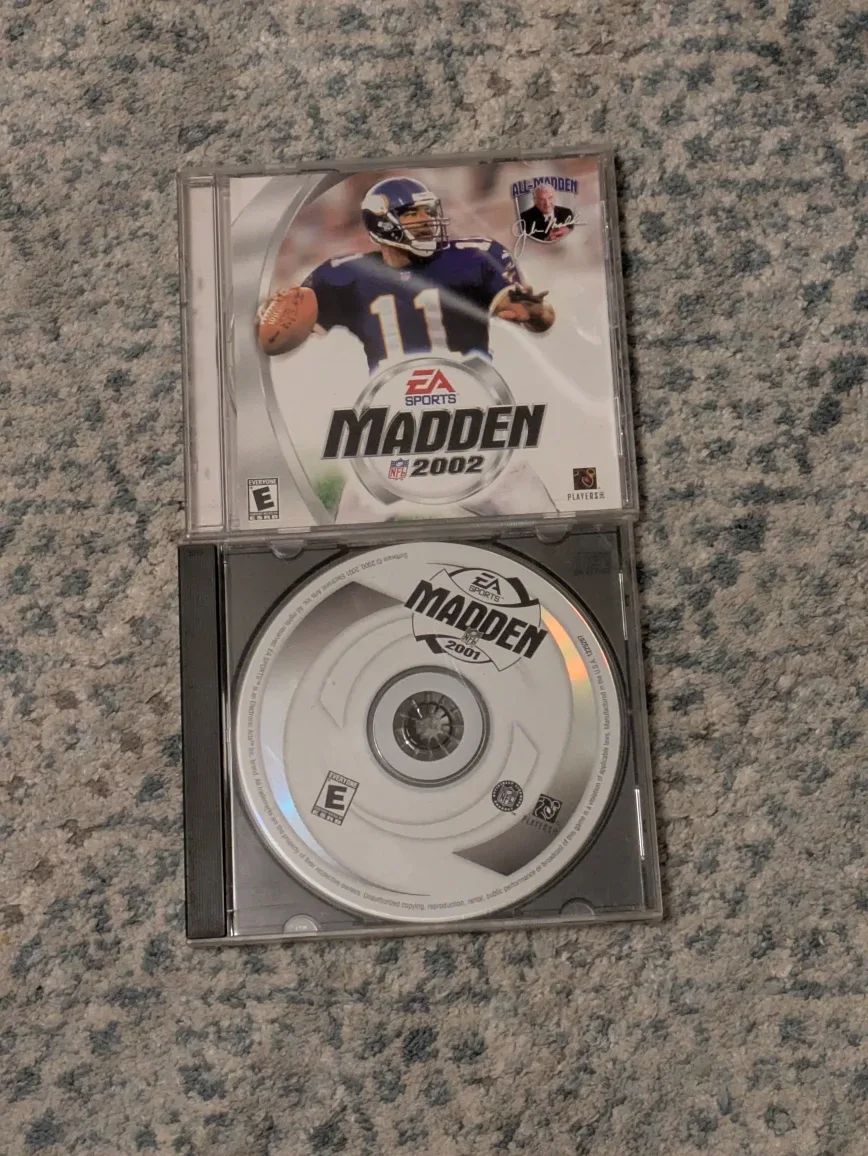 Mixed Lot of PC Games - Tiger Woods PGA Tour, Sims image indicator(2)