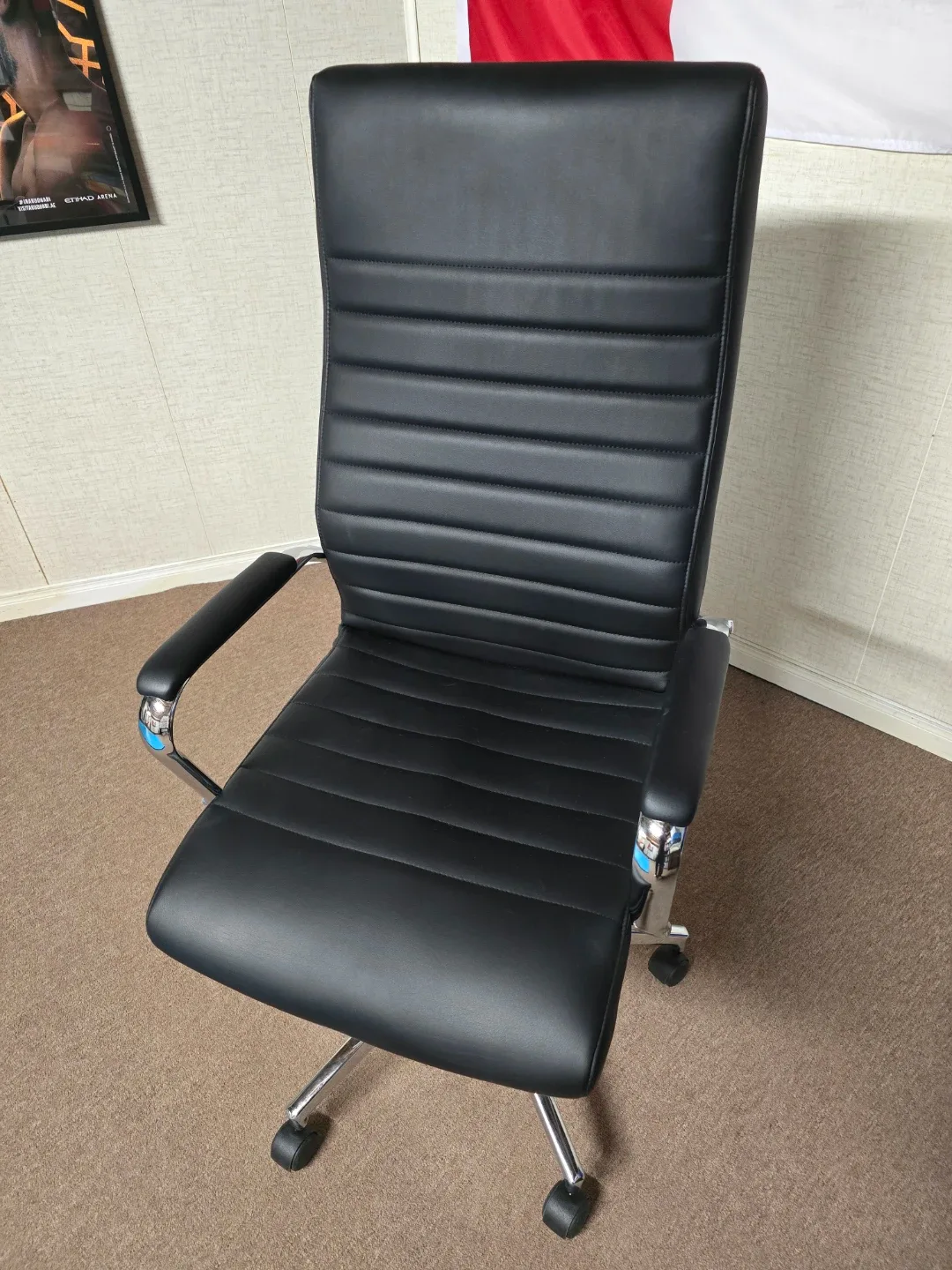 Staples Bentura Black  Leather Office Chair image indicator(2)