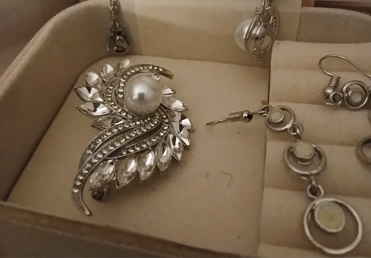 SMALL JEWELLERY box/jewellery image indicator(2)