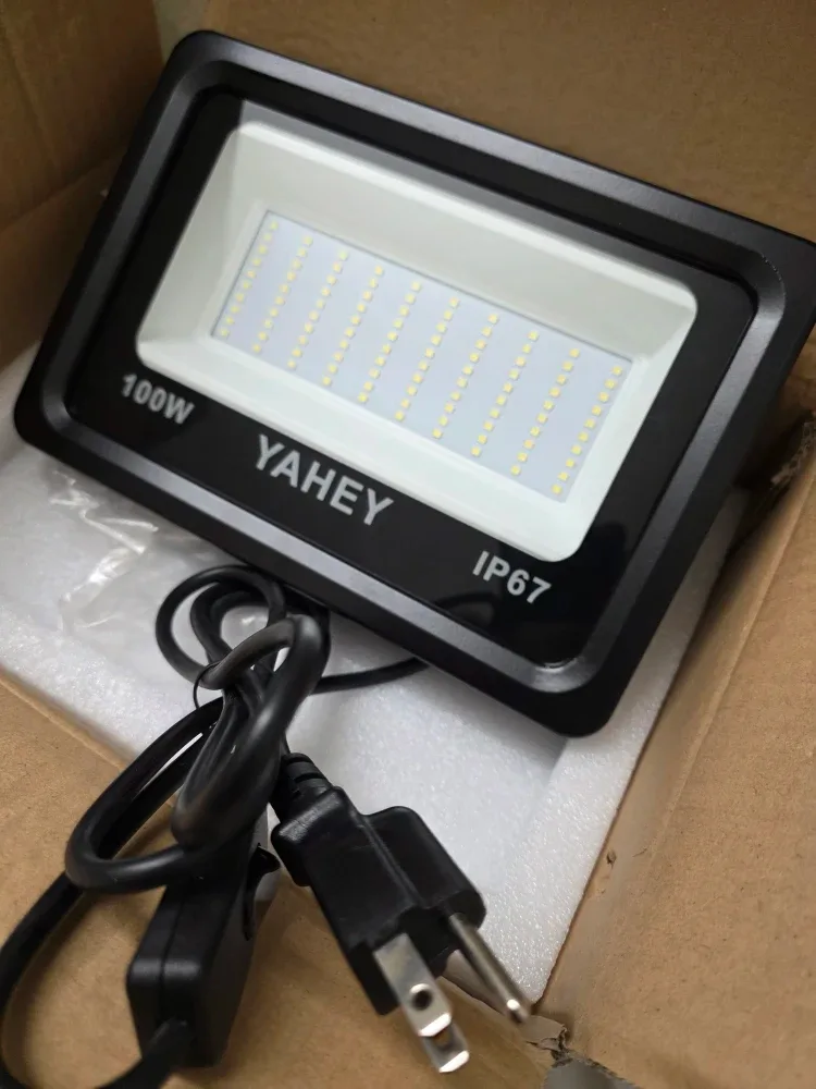 SZHSR/YAHEY 100W LED Flood Light - New in Box