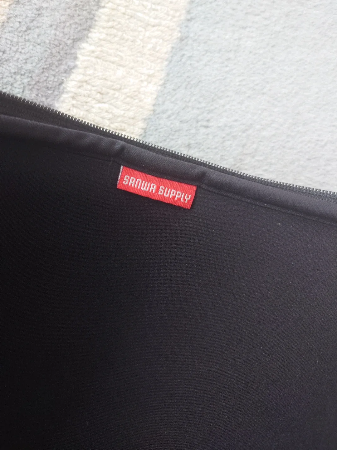 Sanwa Supply MacBook Pro Neoprene Sleeve image indicator(2)