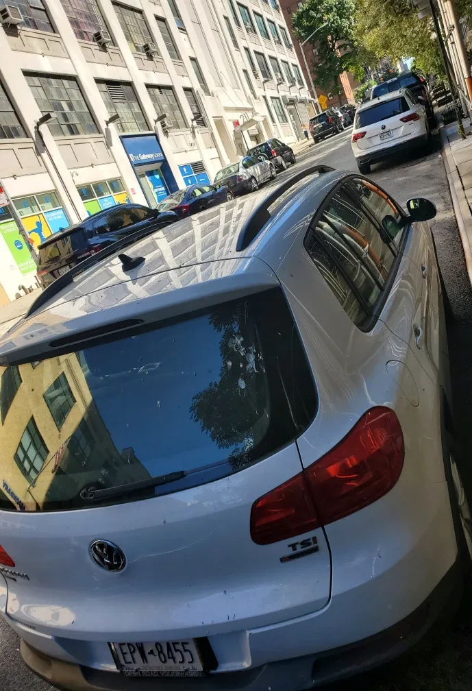 Volkswagen Tiguan 28,000 miles 2017 image indicator(2)