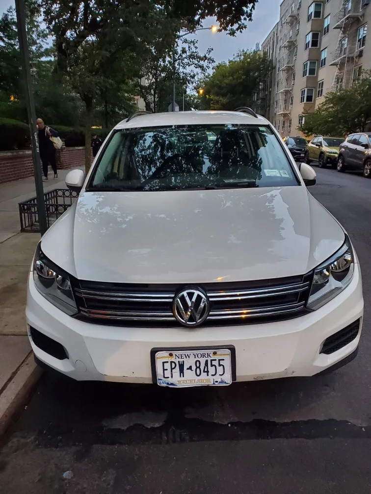 Volkswagen Tiguan 28,000 miles 2017 image indicator(3)