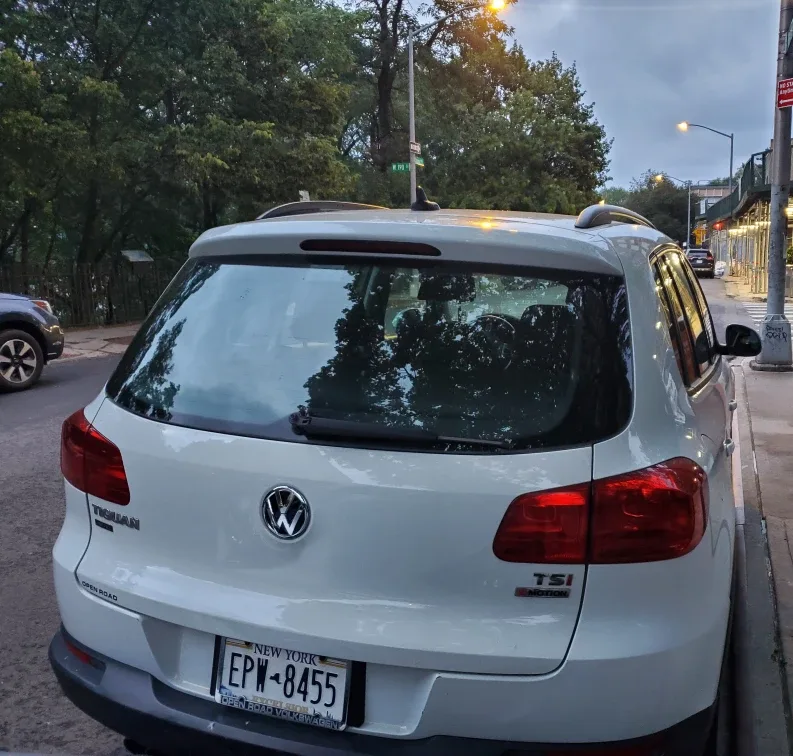 Volkswagen Tiguan 28,000 miles 2017 image indicator(4)