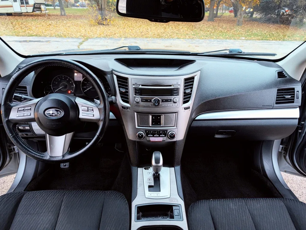 2011 Subaru Legacy AWD image indicator(6)
