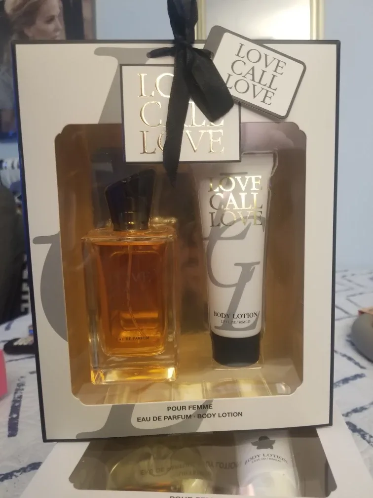 Valencia Moment Perfume & Body Lotion Set image indicator(2)