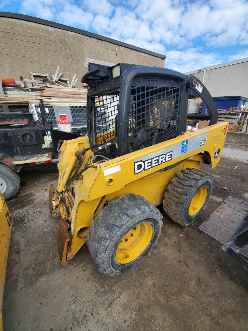 John Deere 317 Skid Steer Loader - photo 2
