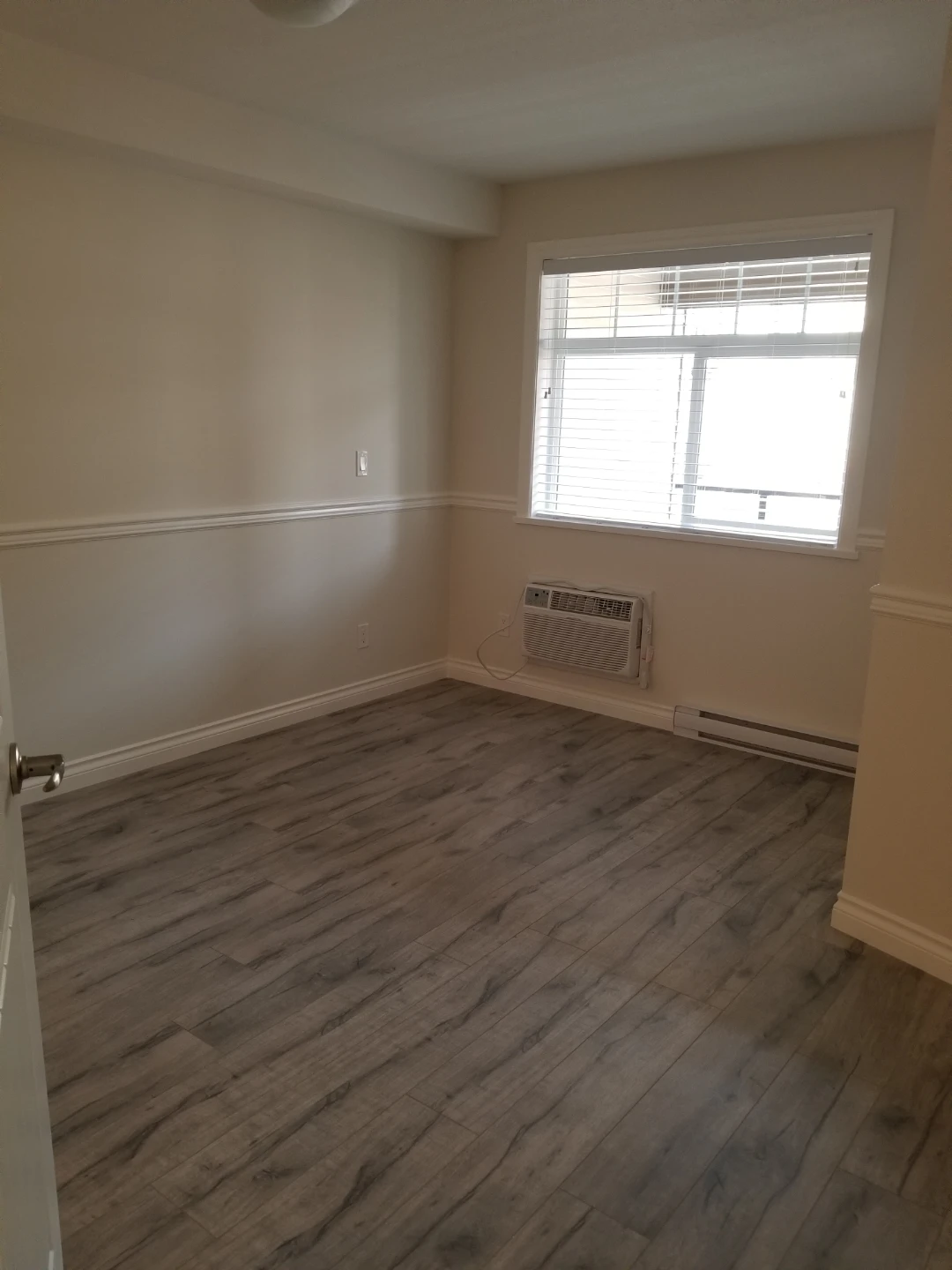 2 beds 1 bath Apartment for rent - photo 2