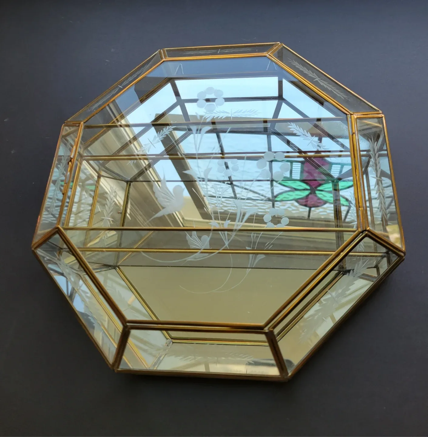 Vintage Octagon Brass Mirrored Curio Cabinet Shelf image indicator(7)