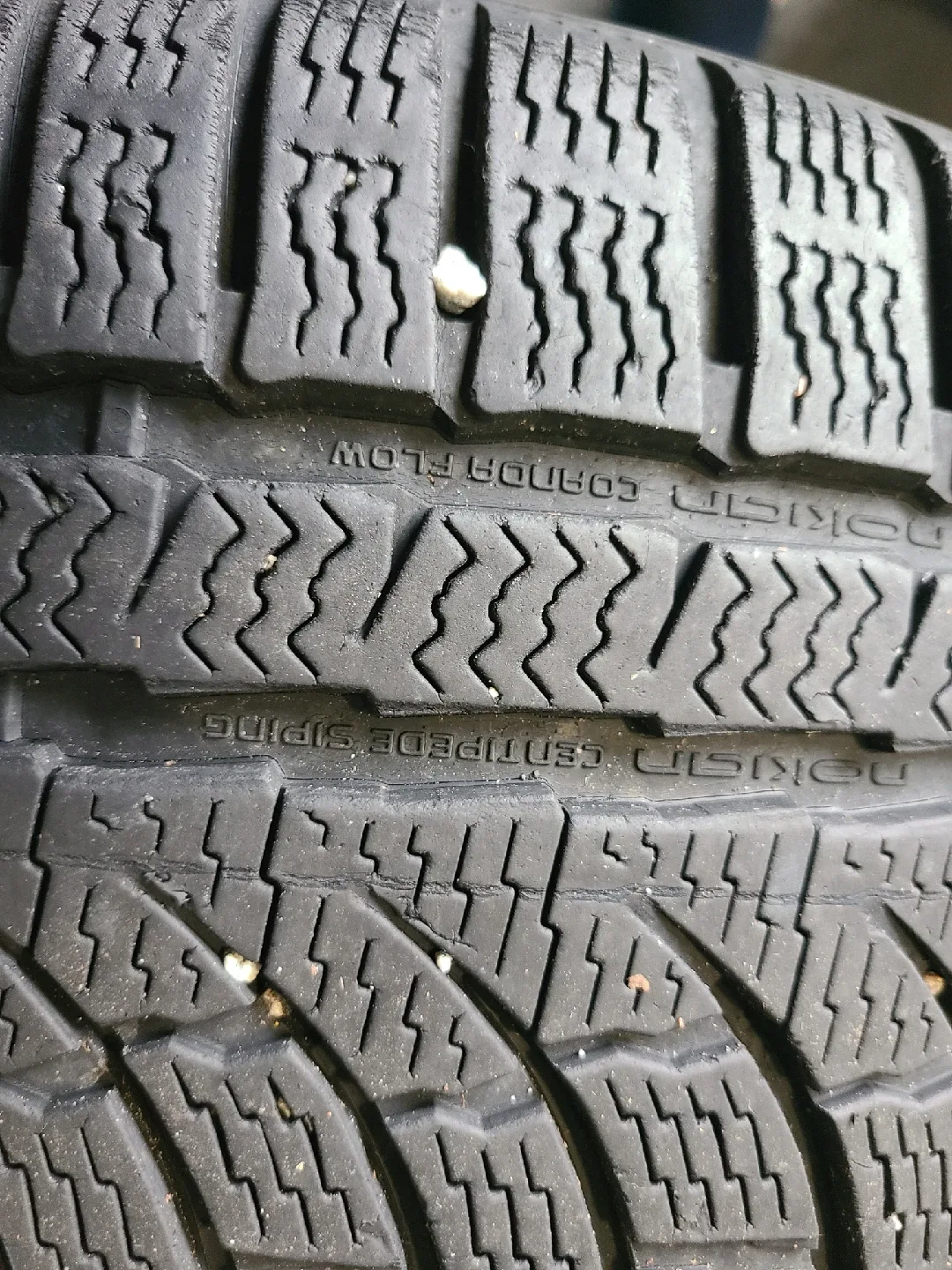 Nokian WR G4 Tire - 225/55R17 image indicator(2)