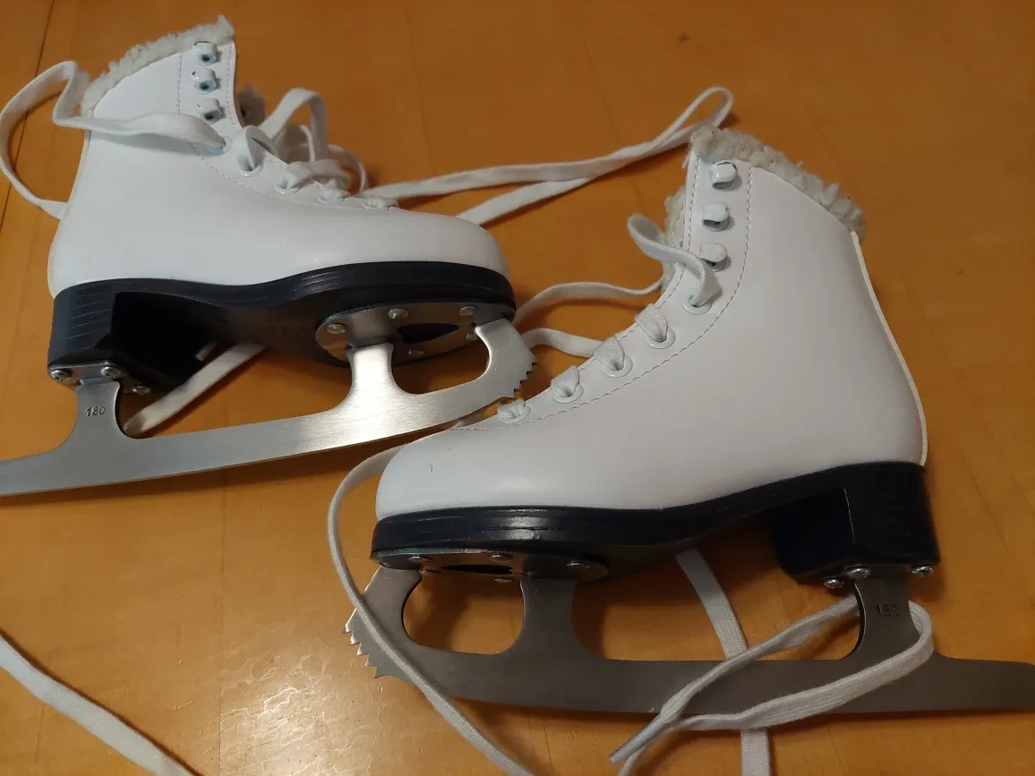 Like New! Youth Size 10 Cameo by Jackson Figure Skates w/ Box image indicator(3)