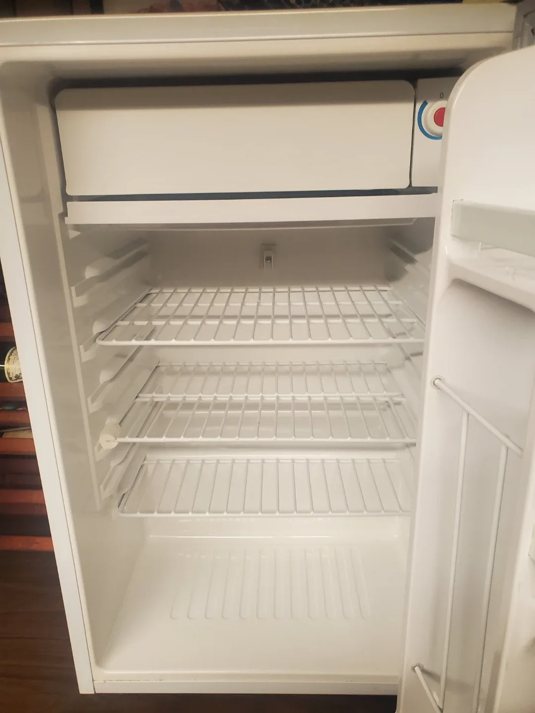 Kenmore Compact Refrigerator - White image indicator(7)