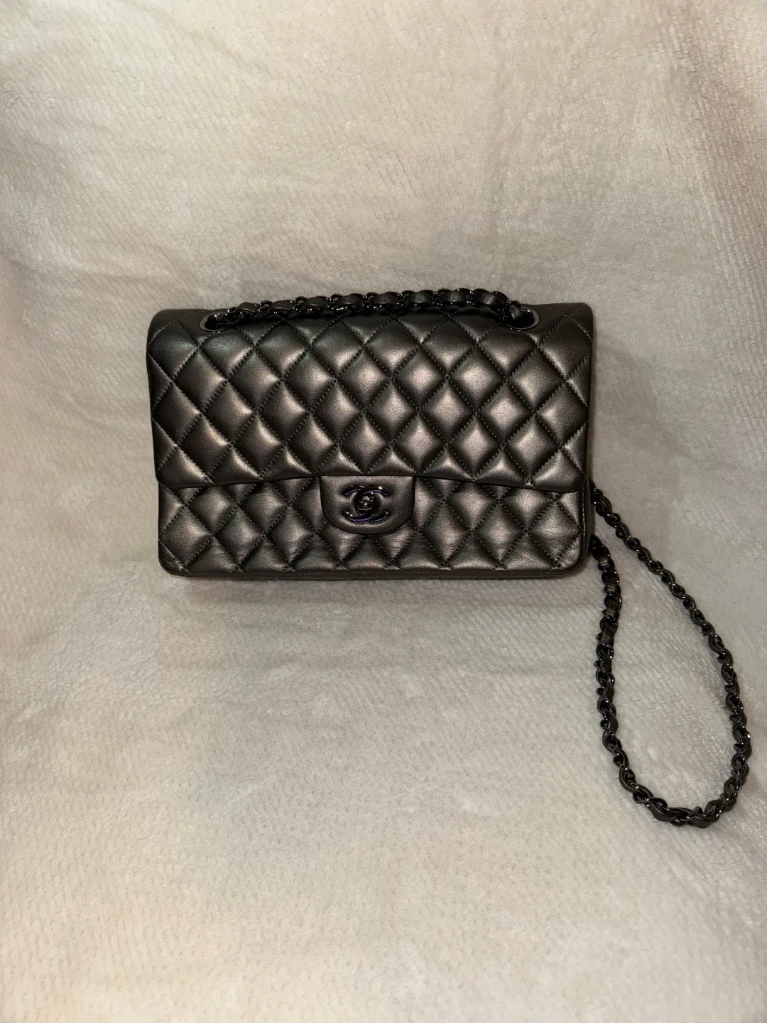 Chanel Classic Flap Bag brand new image indicator(4)