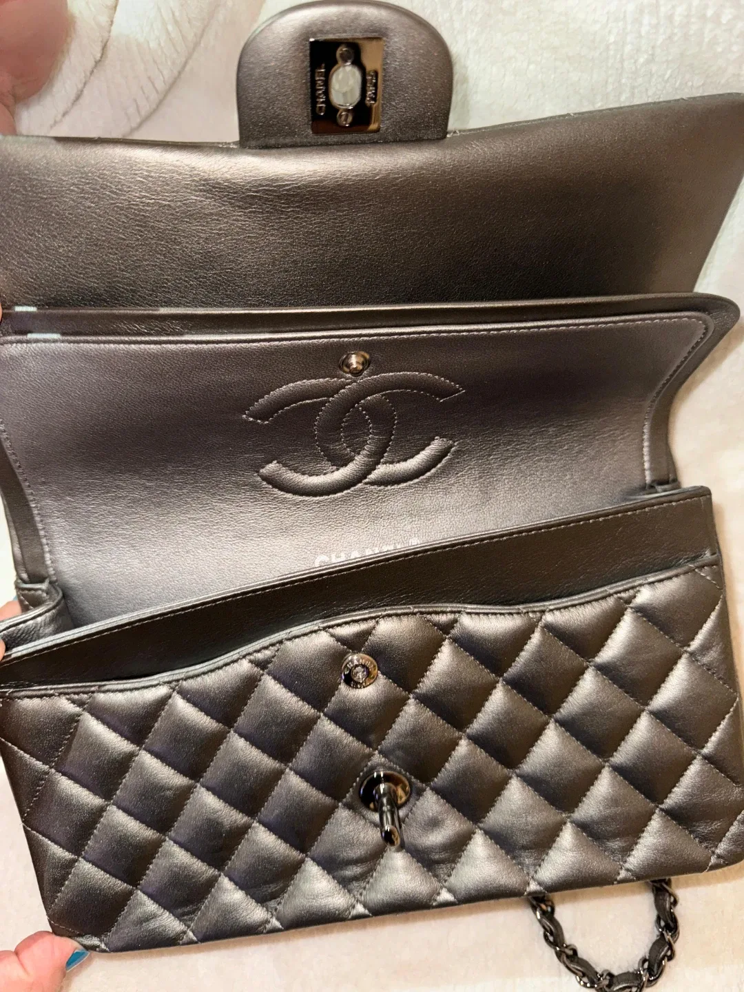 Chanel Classic Flap Bag brand new image indicator(10)