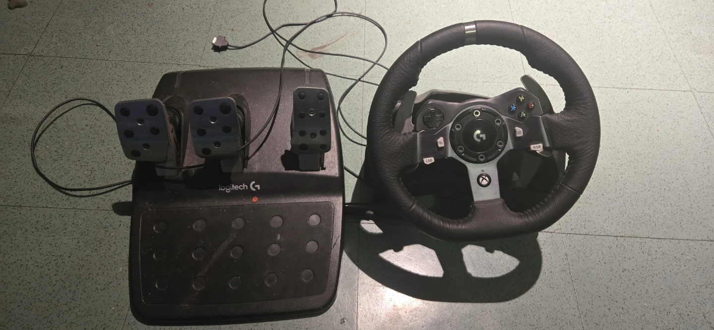 Logitech G920 Racing Wheel with Pedals.and stand - photo 3