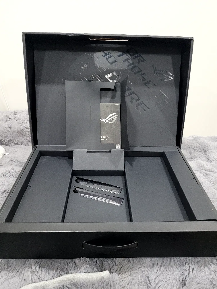 ASUS ROG Strix Gaming Laptop image indicator(7)