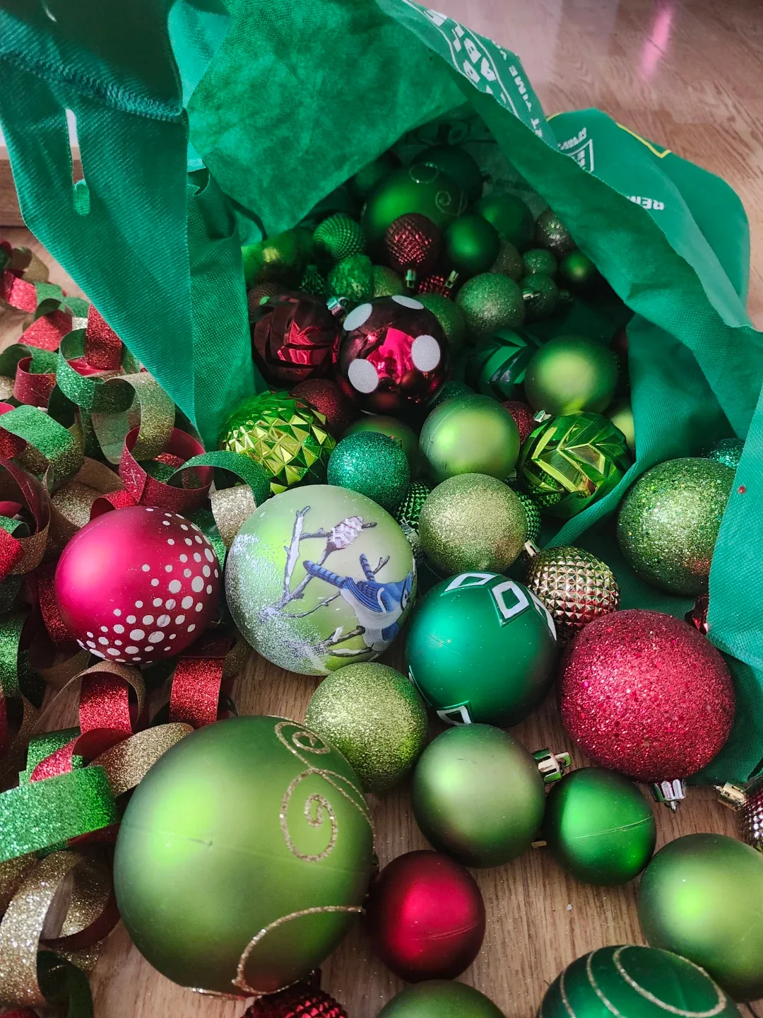 Christmas Ornaments - Red & Green image indicator(4)