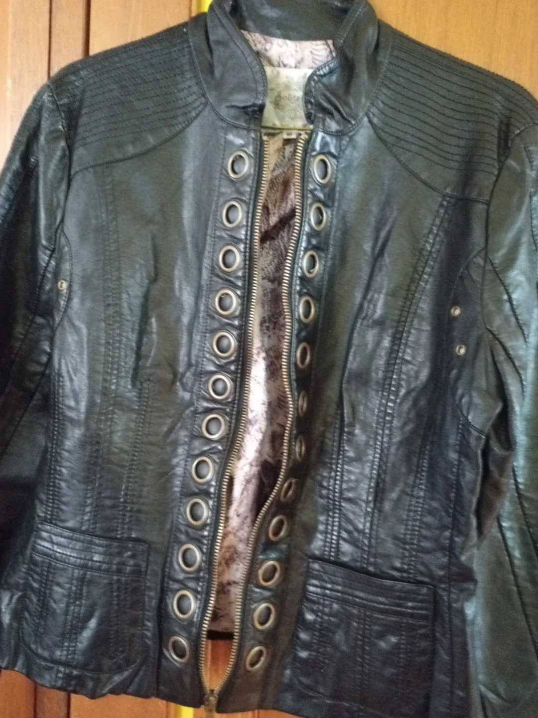 Solitaire Black Ladies Leather Jacket (Size M) image indicator(4)