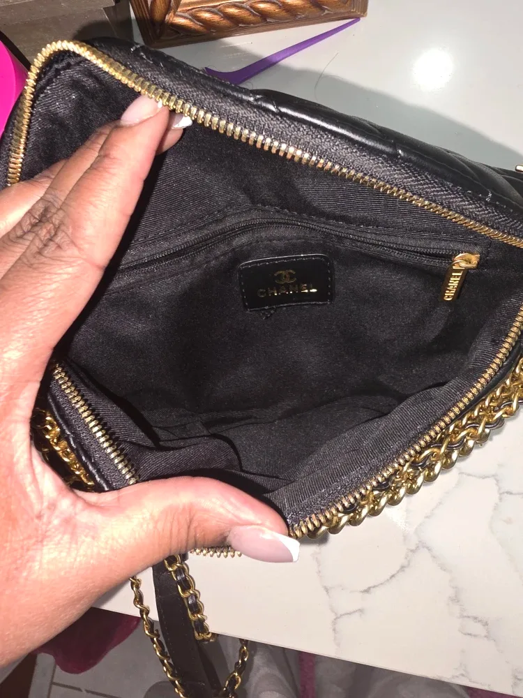 Chanel Black bum bag ($220) image indicator(3)