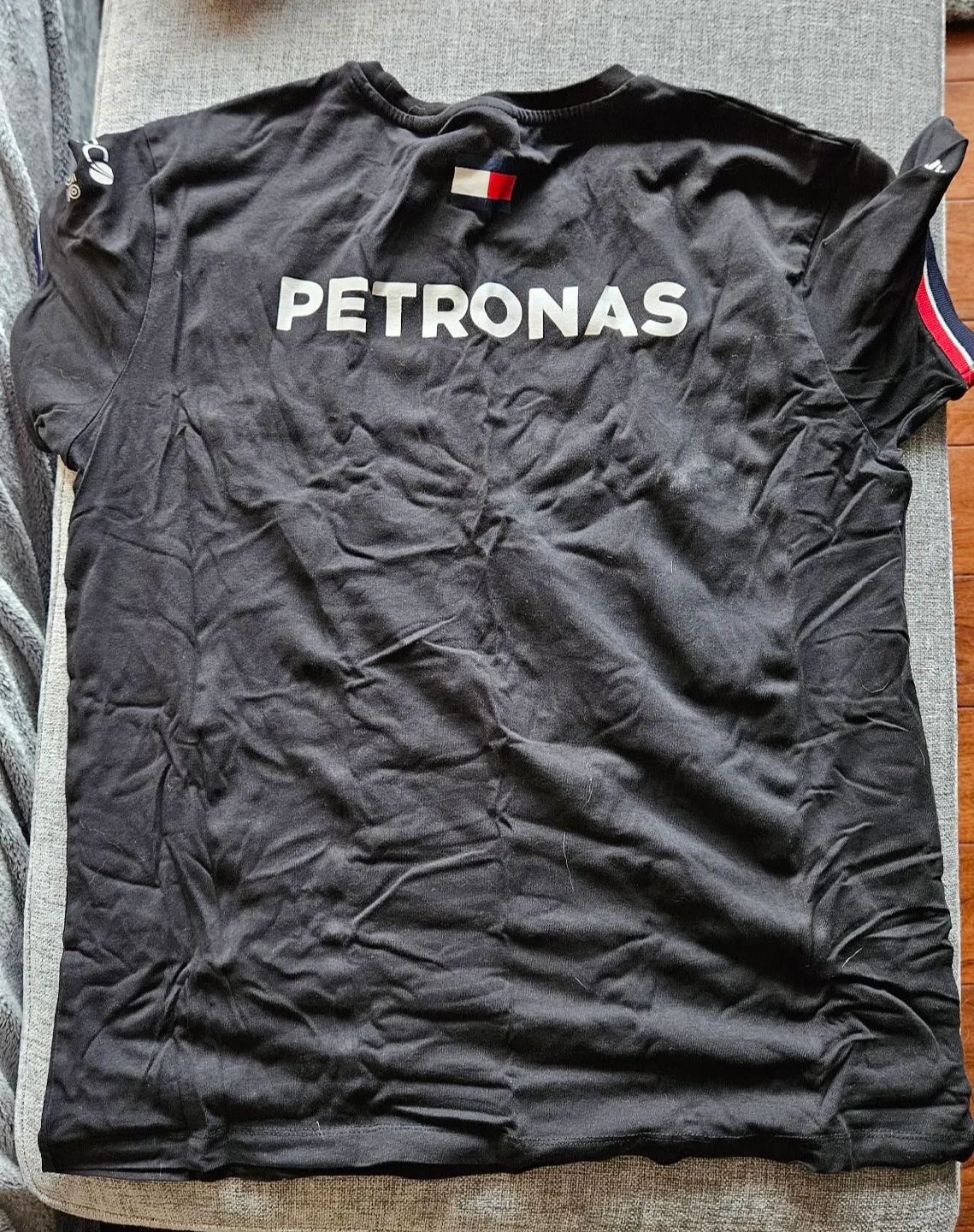 Mercedes-AMG Petronas F1 Team Women's T-Shirt - Size L image indicator(2)