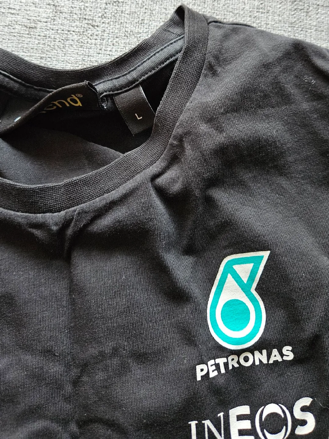 Mercedes-AMG Petronas F1 Team Women's T-Shirt - Size L image indicator(3)
