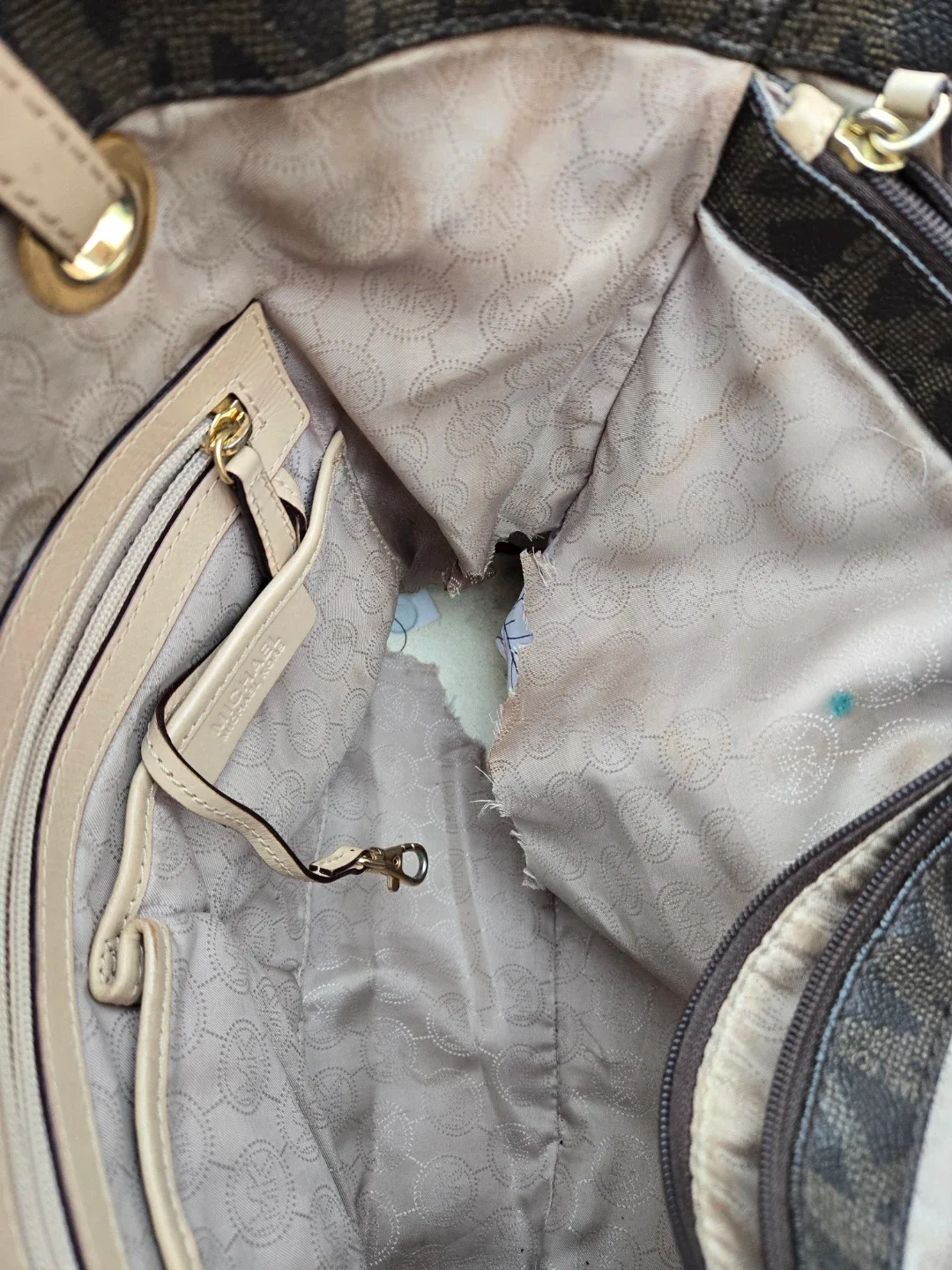 EVERYTHING MUST GO - Wed, Nov 26th image indicator(2)