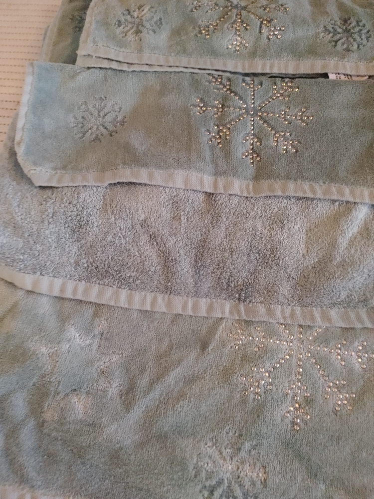 Light Blue Snowflake Towel Set