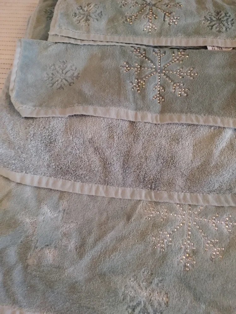 Light Blue Snowflake Towel Set