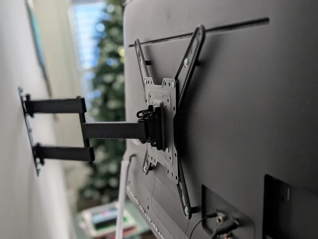 LG 55" 4K Smart TV (Model: 55UK6090PUA) + Wall Mount image indicator(3)