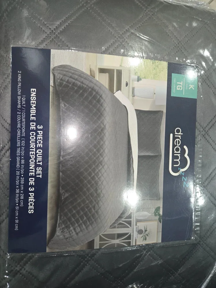 Dreamzz 3-Piece King Quilt Set image indicator(3)