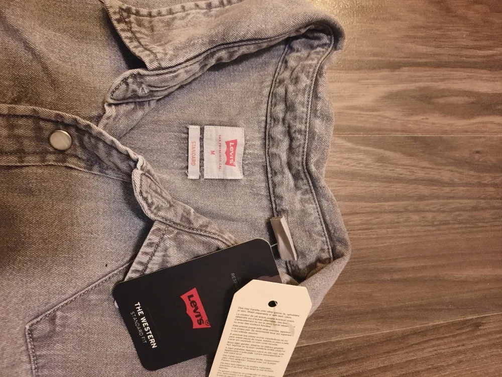 $20 Levi's Denim Shirts Gray Men's M image indicator(2)