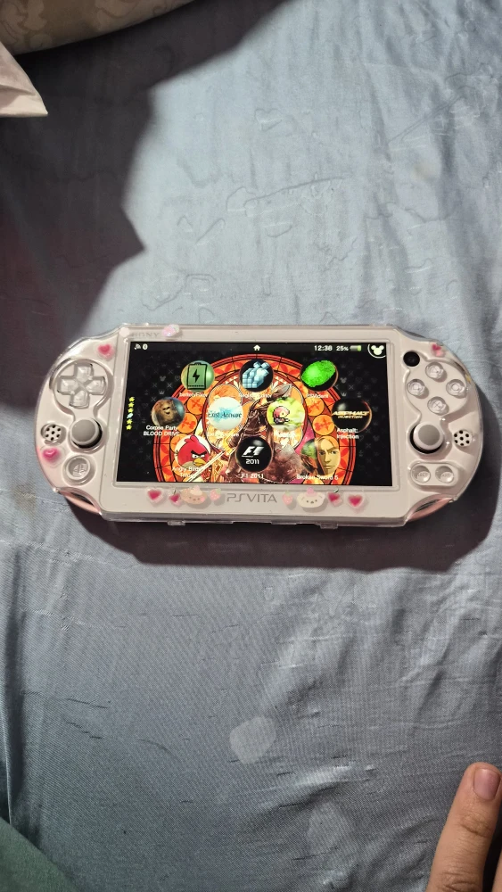 Ps Vita Slim + GAMES and Hacked