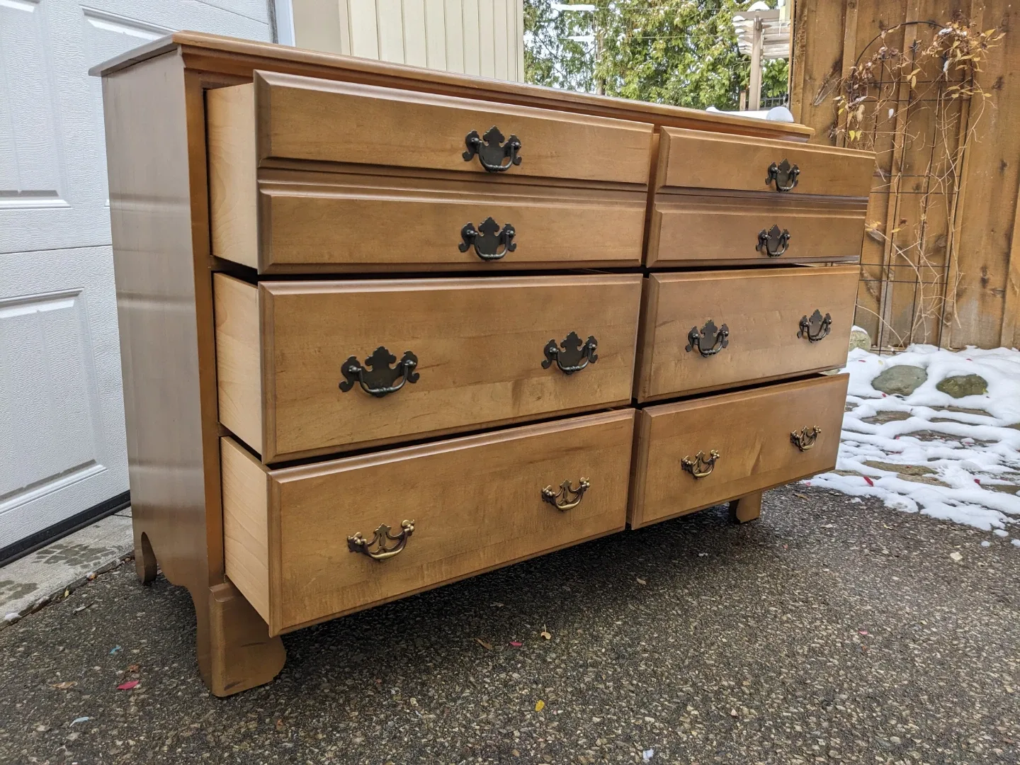 6 Drawer Dresser in Solid Maple image indicator(8)