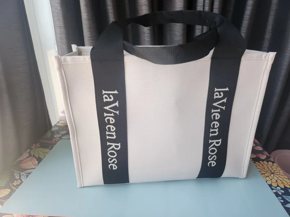 La Vie en Rose Tote Bag