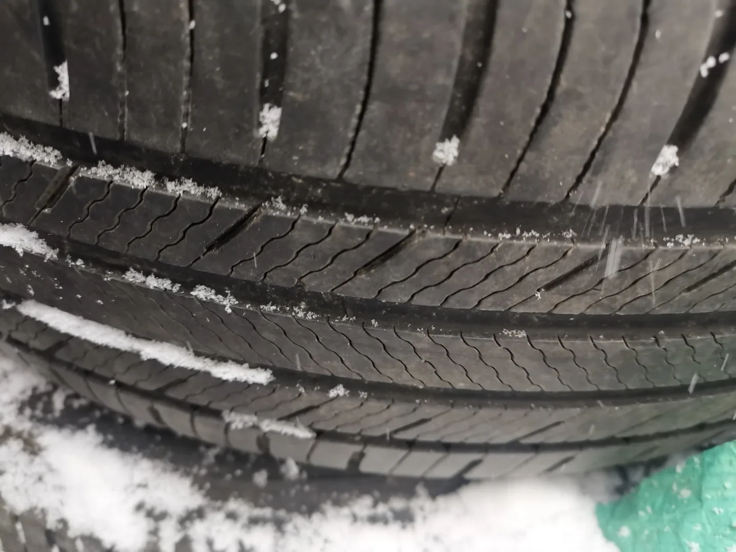 4 Jeep / Chrysler All season wheels with tires image indicator(3)