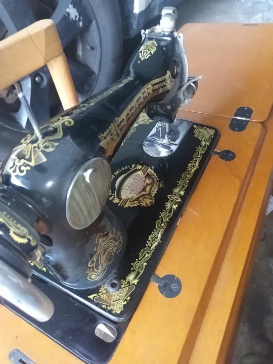 Fair Titan Manufacturing Co. Sewing Machine