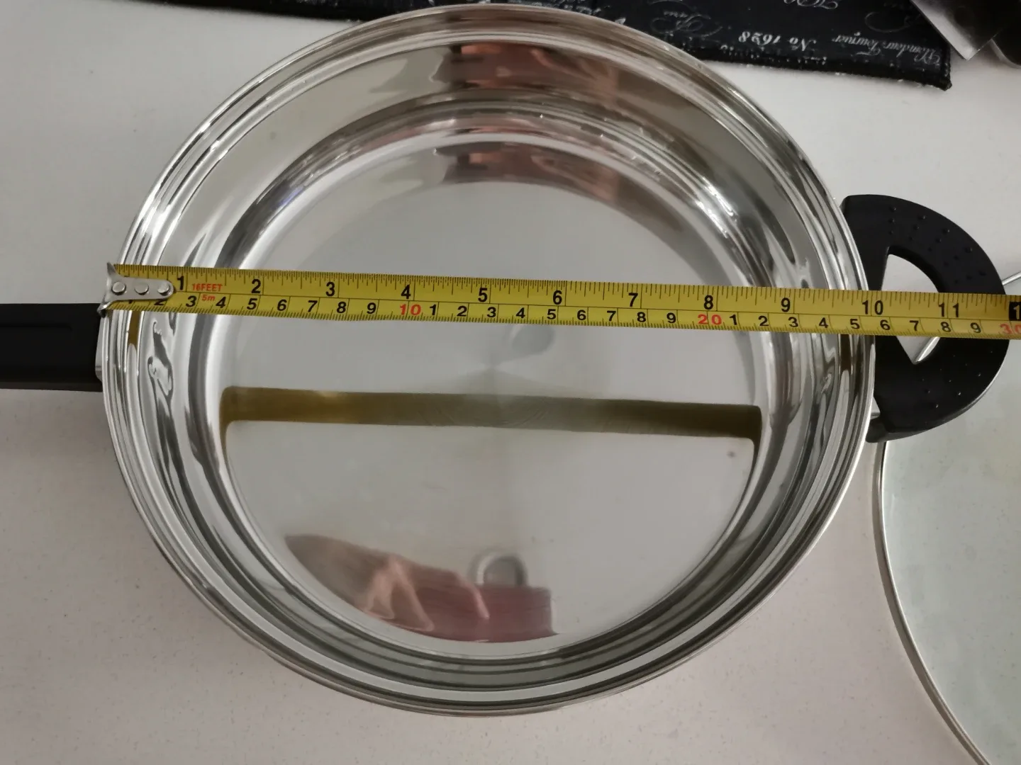 Stainless Steel Frying Pan with Lid image indicator(3)