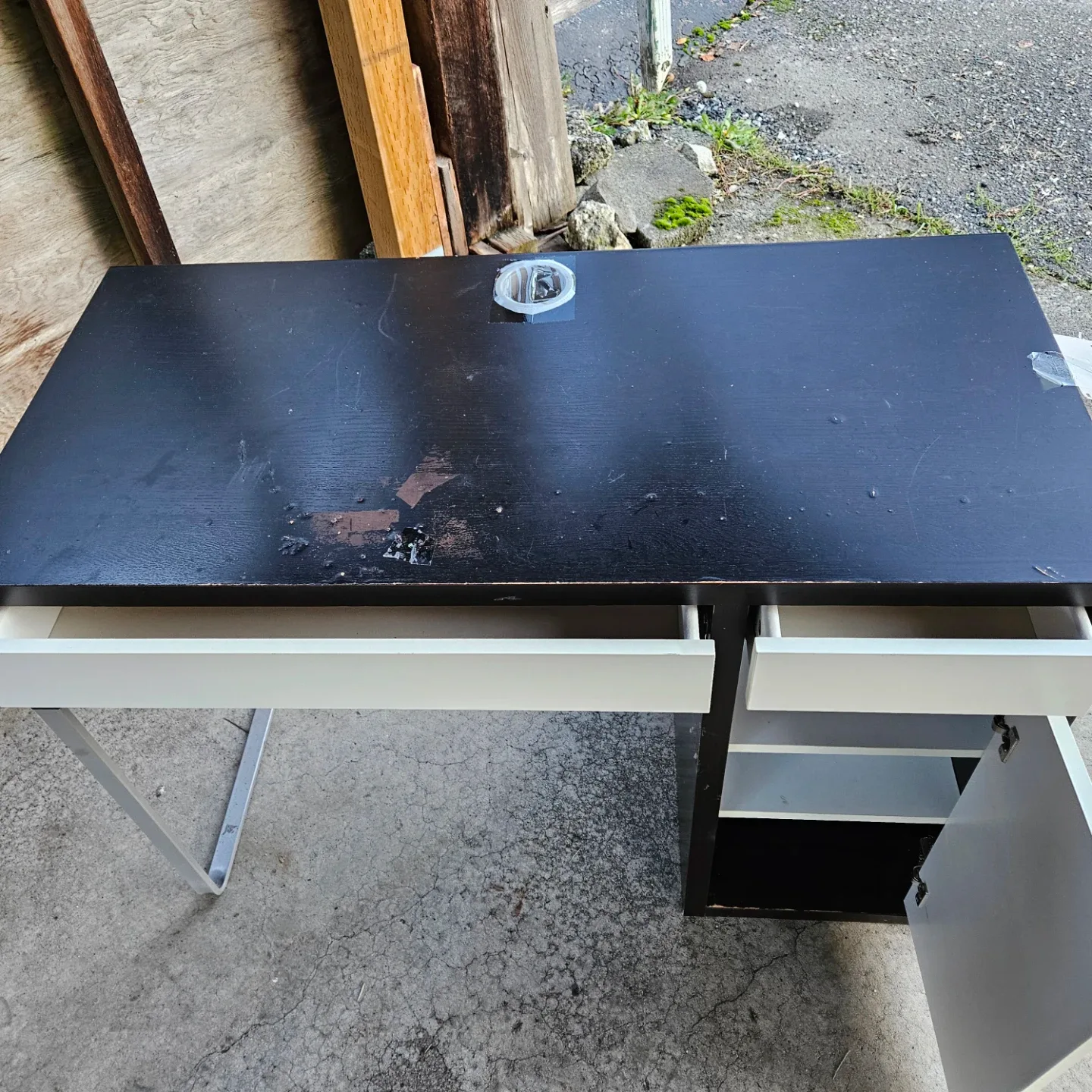 Black and White Desk image indicator(2)