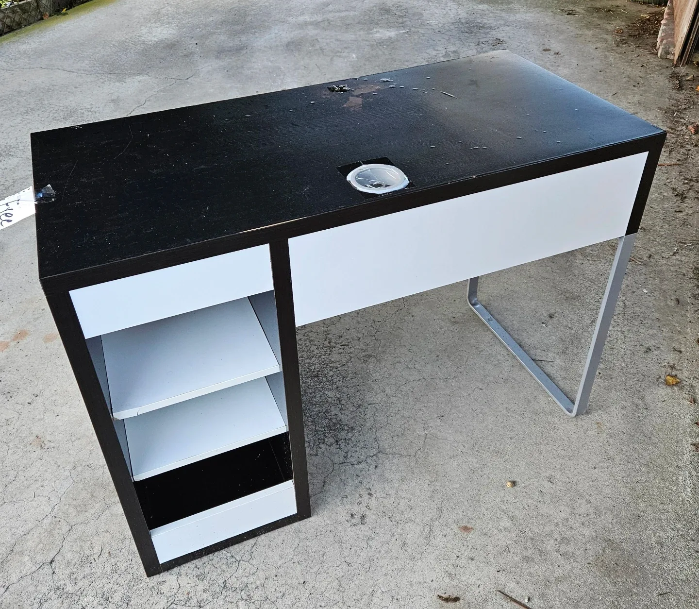 Black and White Desk image indicator(4)