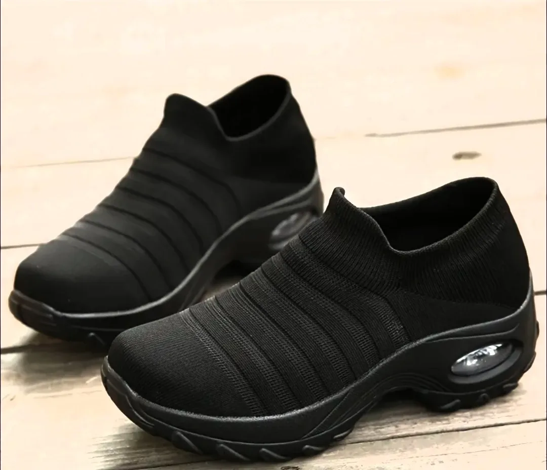 NWOT Women's Breathable Knit Chunky Shoes image indicator(2)