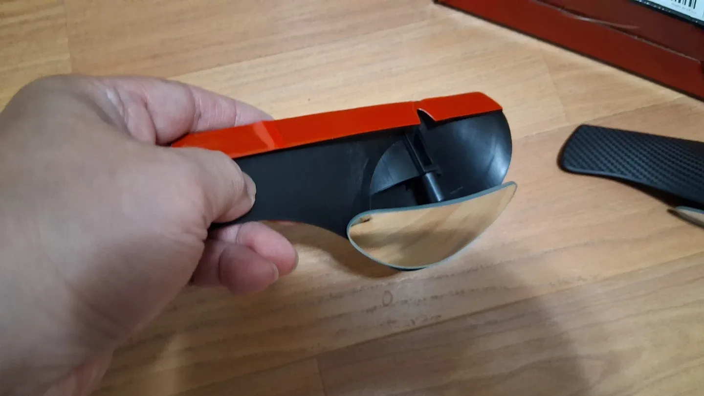 A Pair of Blind Spot Mirror Rain Visors 2 in 1 image indicator(9)