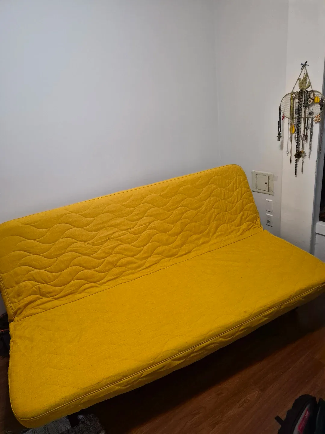 Yellow couch image indicator(3)