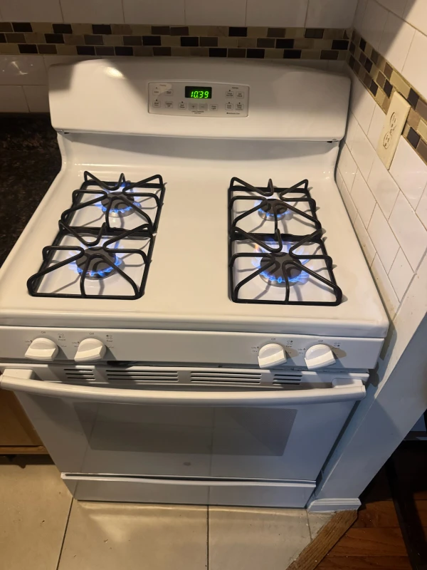 GE 30in white gas stove