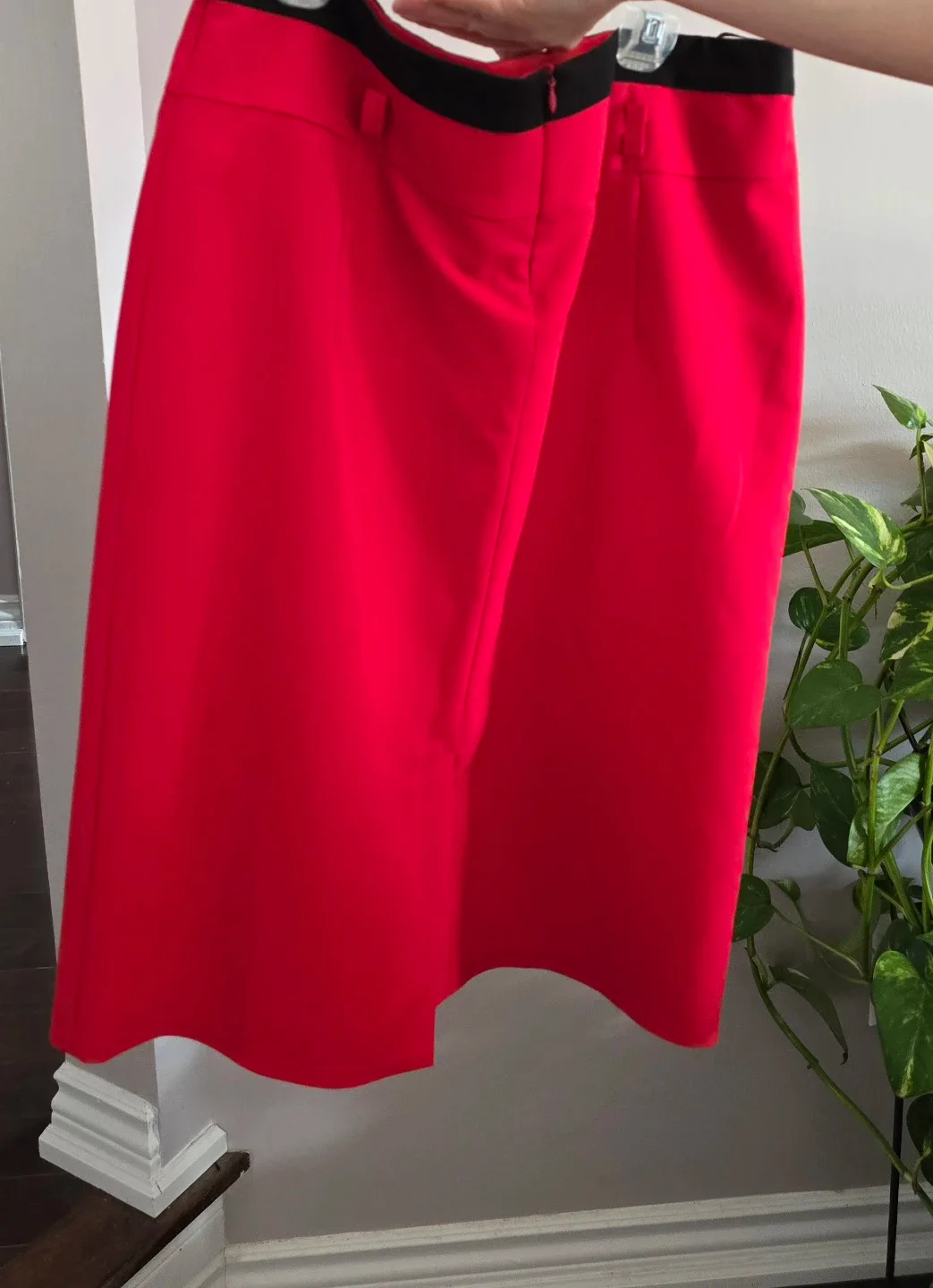 Red Pencil Skirt, size M, like new conditions. image indicator(2)
