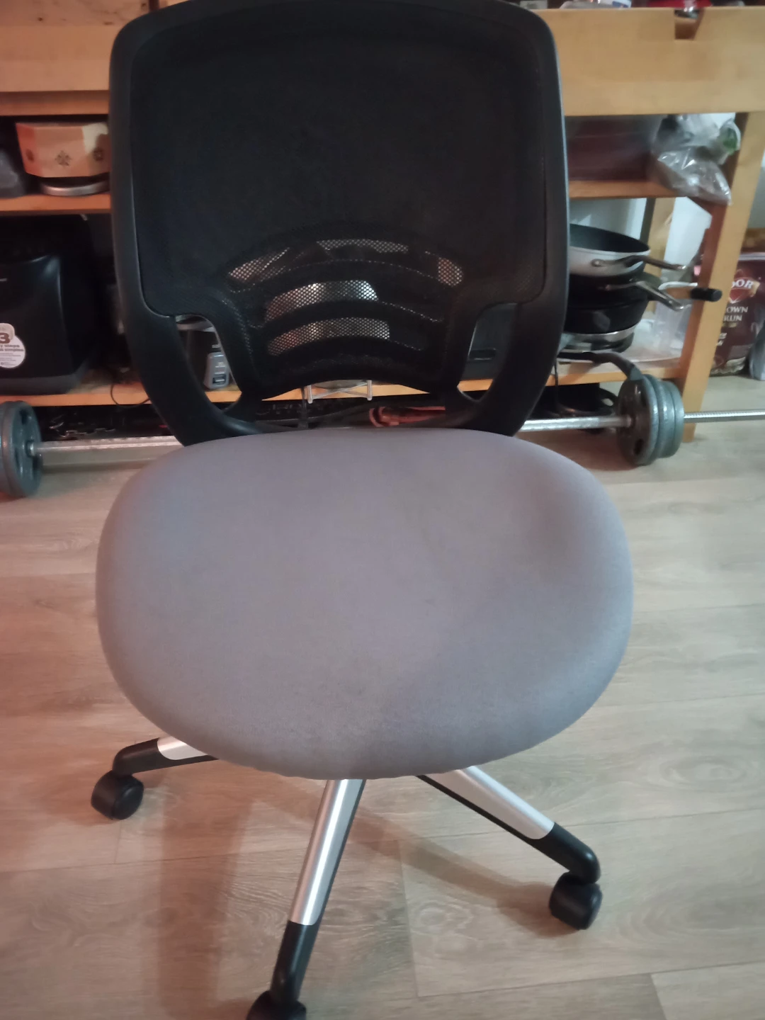 High quality office chair w arms and wheels